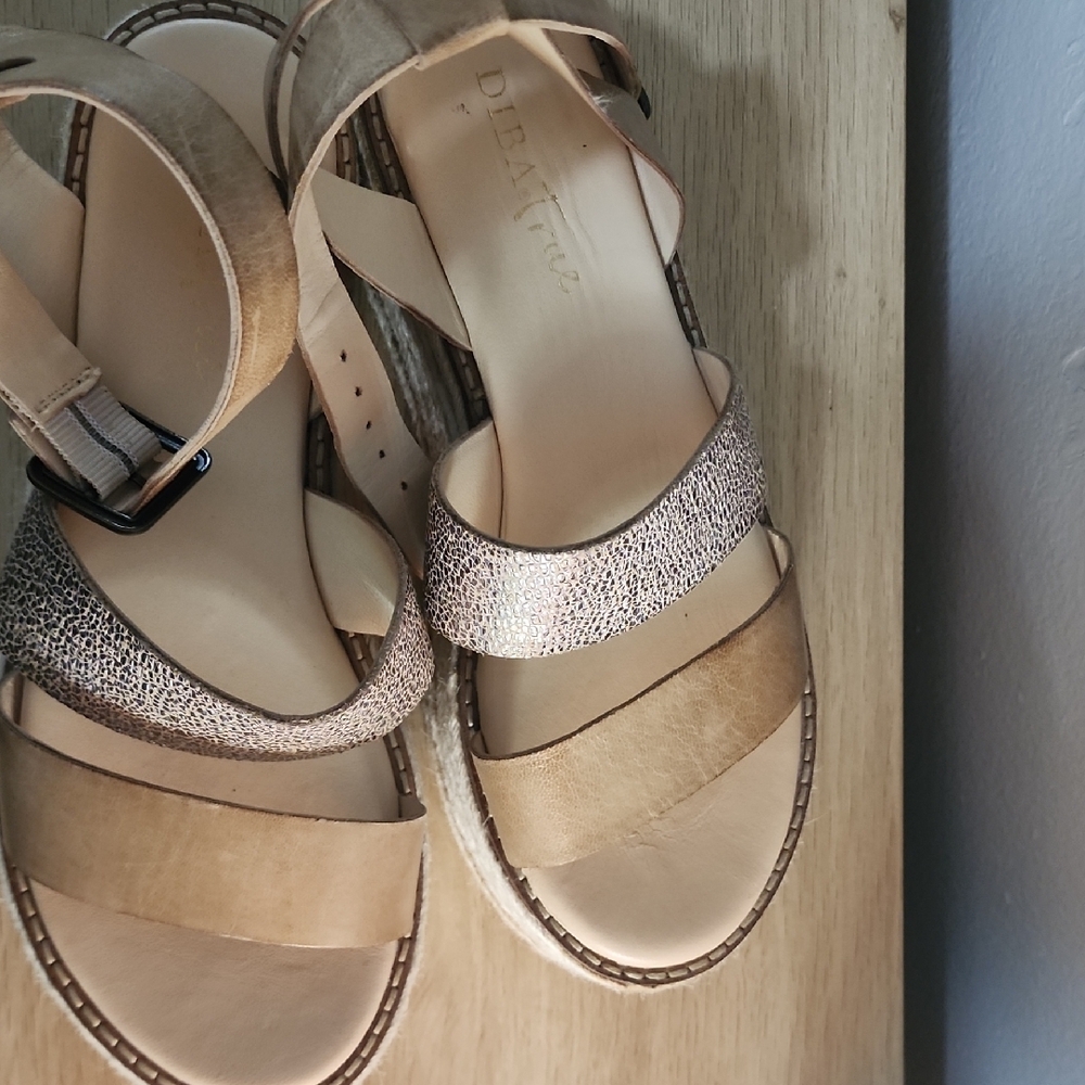 Stylish Tan and Silver Women's Sandals